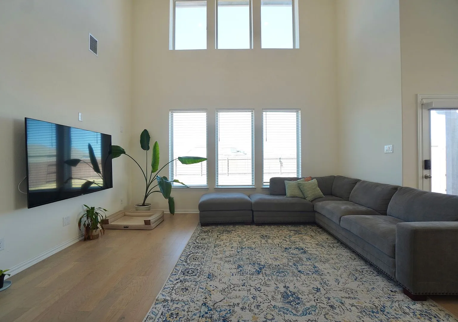 Beautiful 3-Bed, 2.5-Bath Home in Hutto, TX! — Photo 3