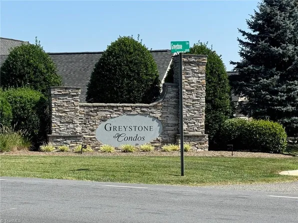 113 Greystone Ln, Mount Airy, NC 27030