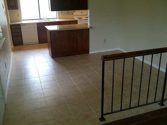 3rd image of 733 Walnut Dr