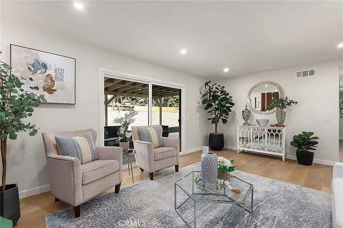 1725 W Harvard St — Photo 4