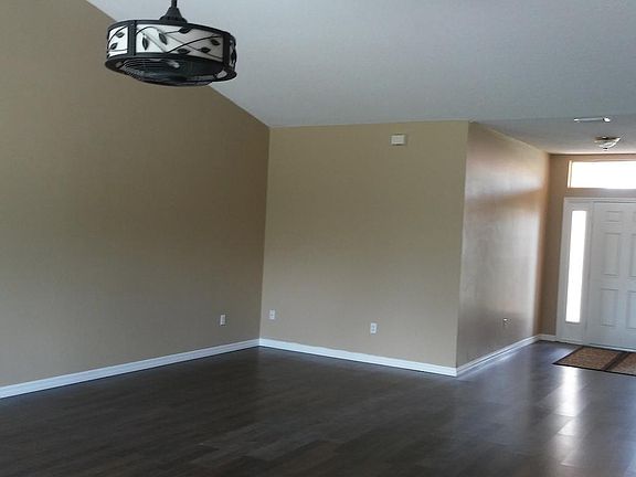 3rd image of 1941 SW Hampshire Ln