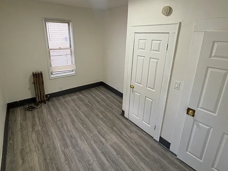 413-415 Lyons Ave #1 — Photo 9