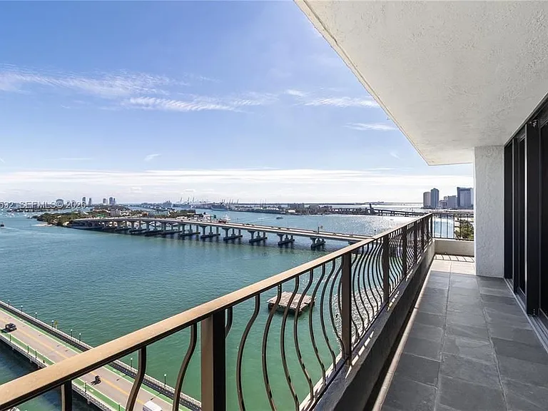 555 NE 15th St #20A — Photo 4