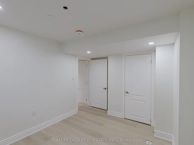 5489 Festival Dr — Photo 16