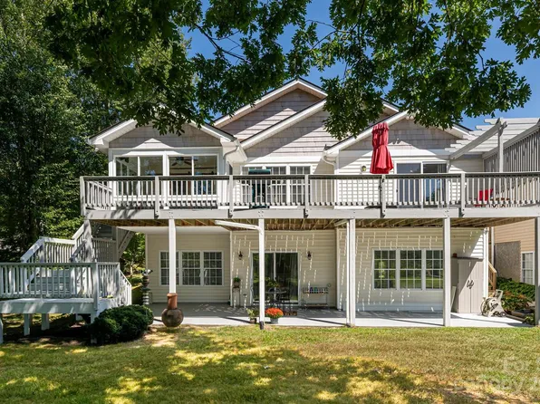 327 Highland Golf Dr, Flat Rock, NC 28731