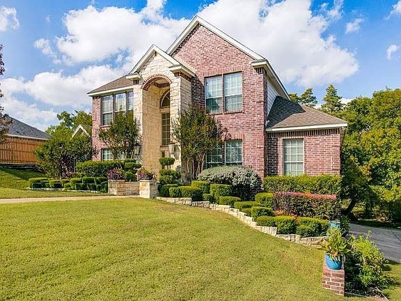 2nd image of 1403 Waterford Ct