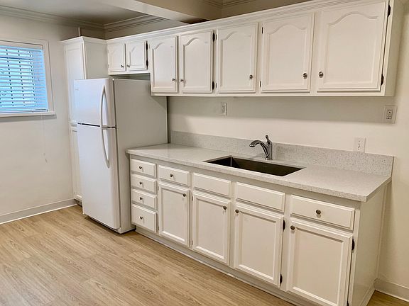 3rd image of 1309 N Martel Ave APT 110