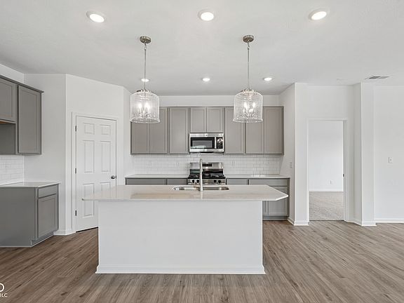 5th image of 10601 Mangrove Dr