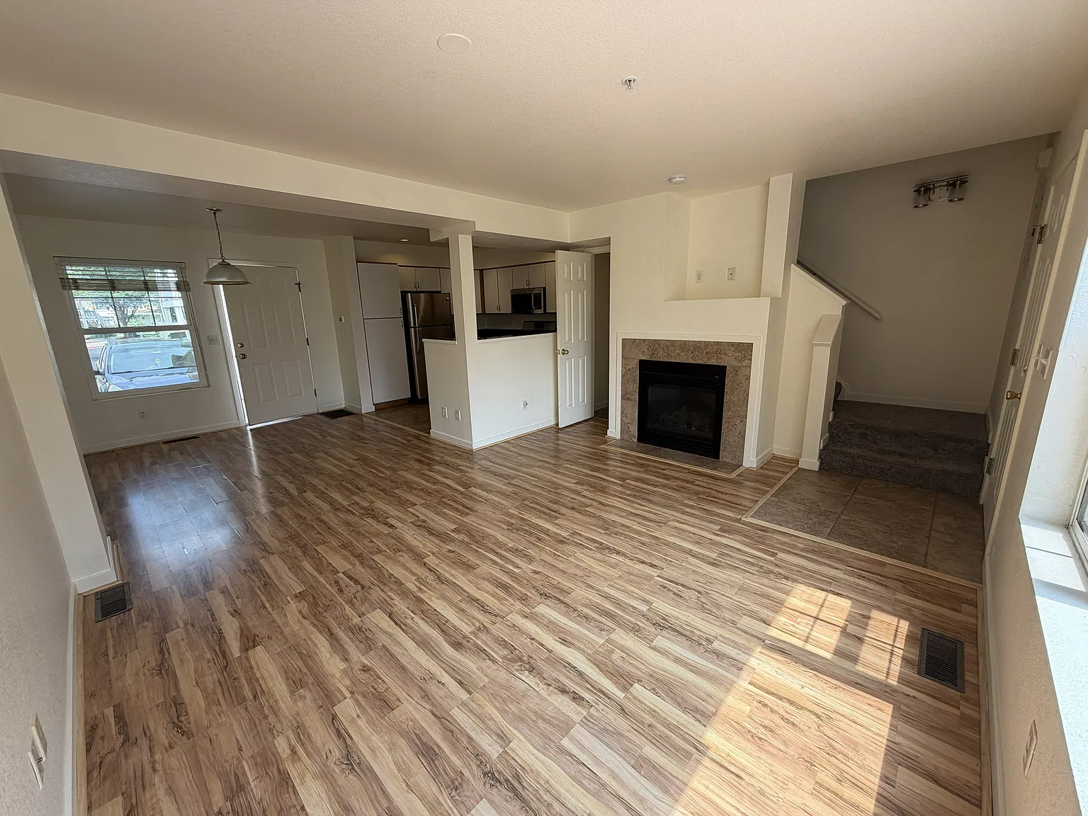 3 bed, 1225 sqft, $3,750 — Photo 4