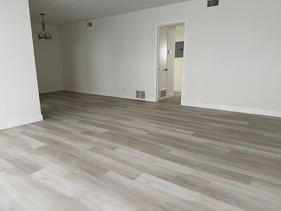 4th image of 442 S Oakhurst Dr #4