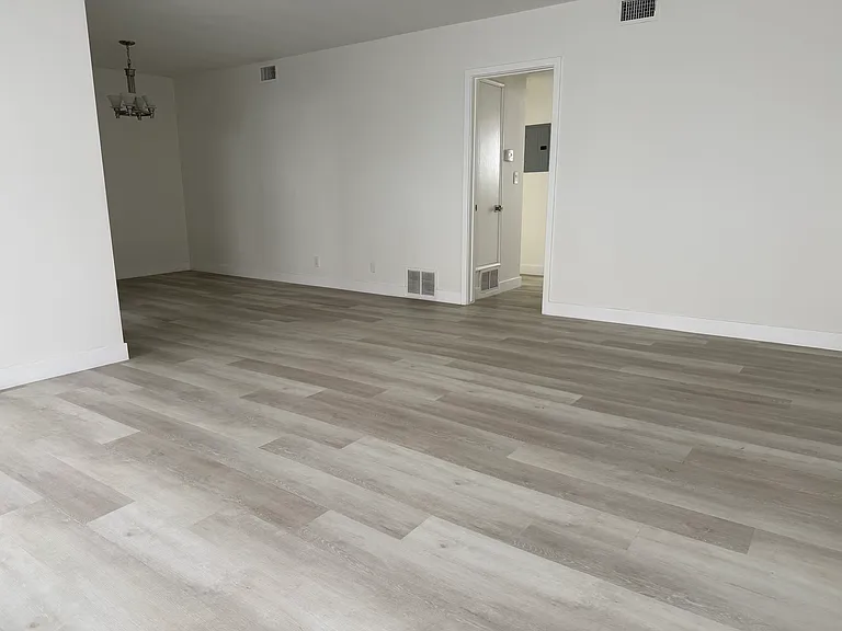 442 S Oakhurst Dr #4 — Photo 4