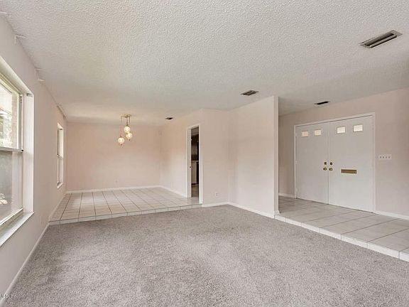 5th image of 973 Parkridge Cir W