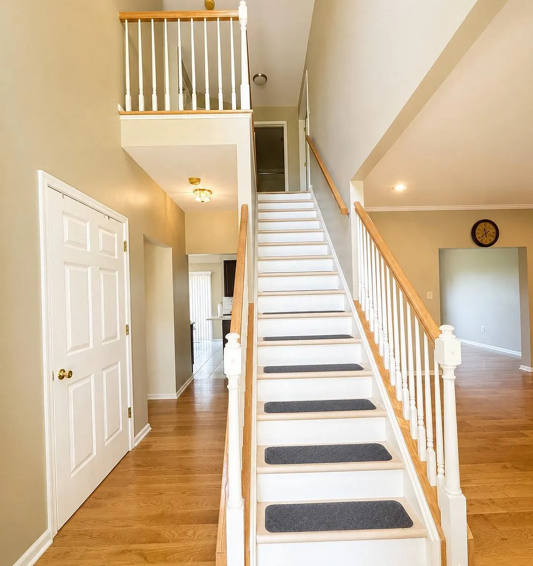 4 bed, 2.5 bath, 2310 sqft, $3,850 — Photo 3