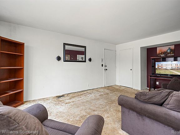 5th image of 29484 Hoover Rd