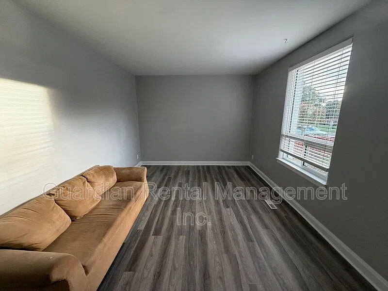3 bed, 1.0 bath, $2,000 — Photo 3