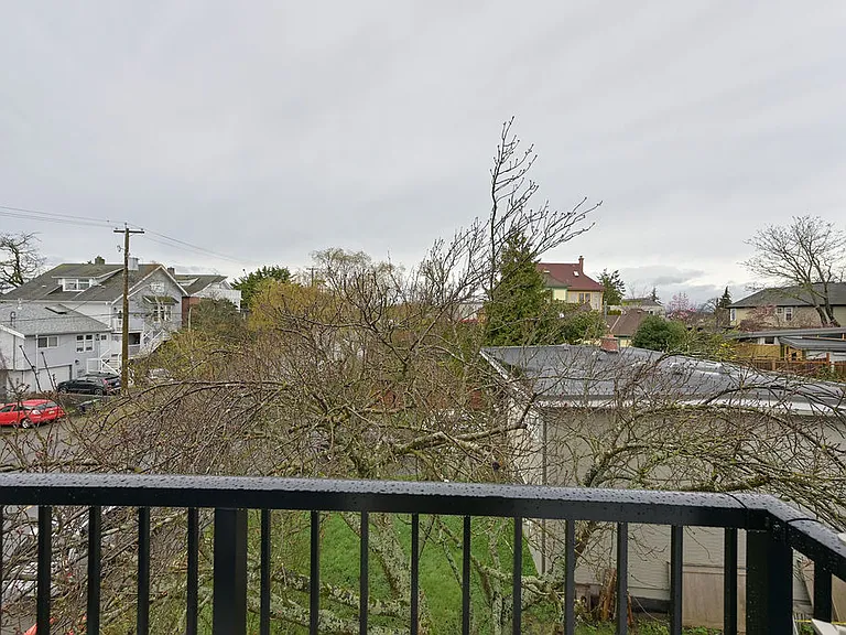 710 Catherine St — Photo 48