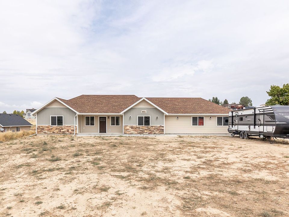 1st image of 971 Alpine Dr