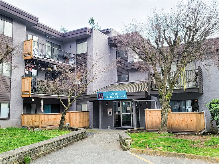 2525 Hill Tout St — Photo 14