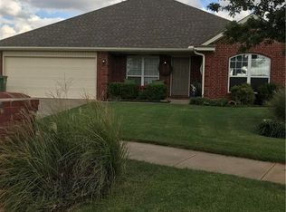 613 Eastview Cir, Yukon, OK 73099