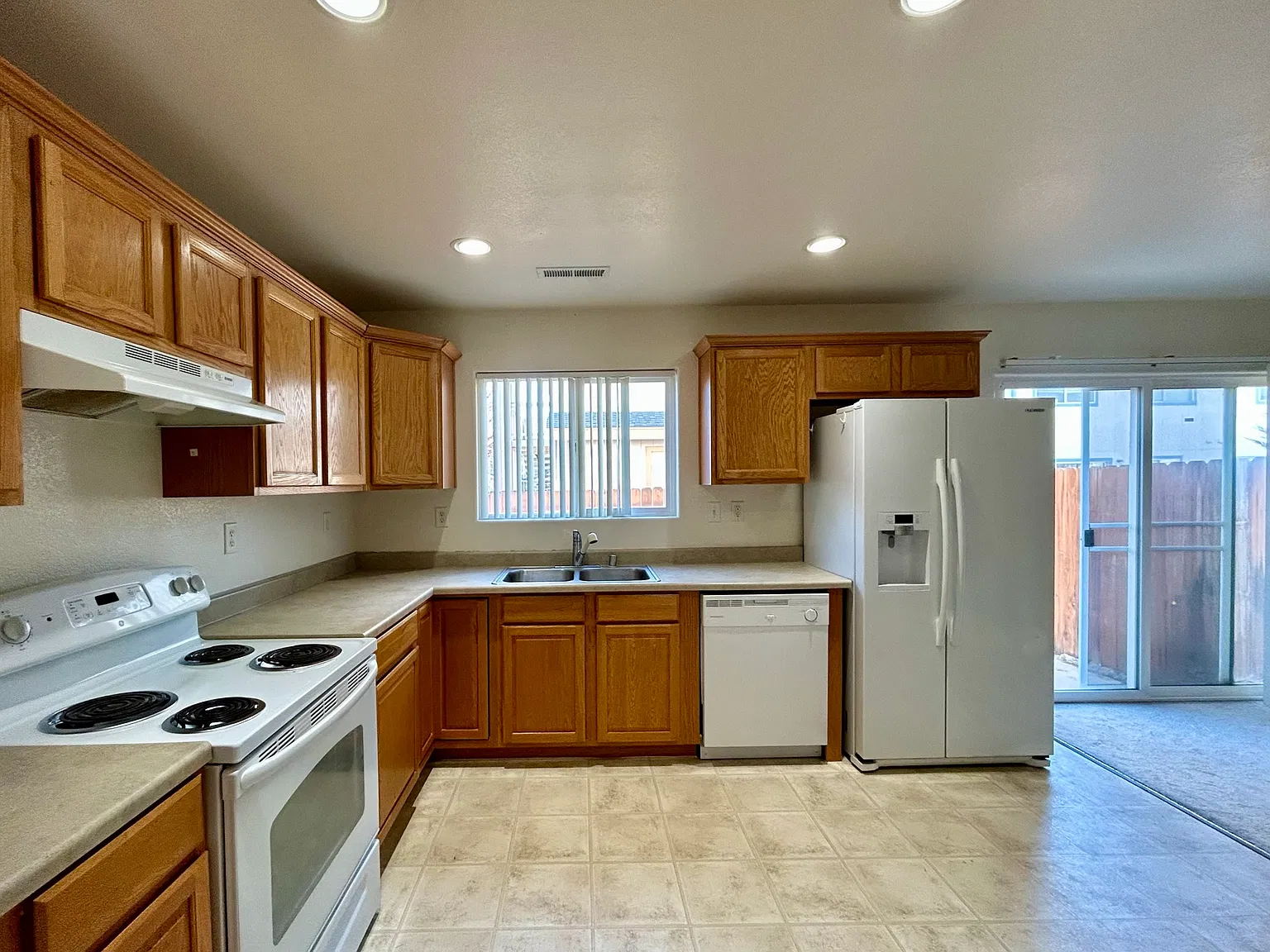 3 bed, 2.5 bath, 1506 sqft, $1,650 — Photo 4