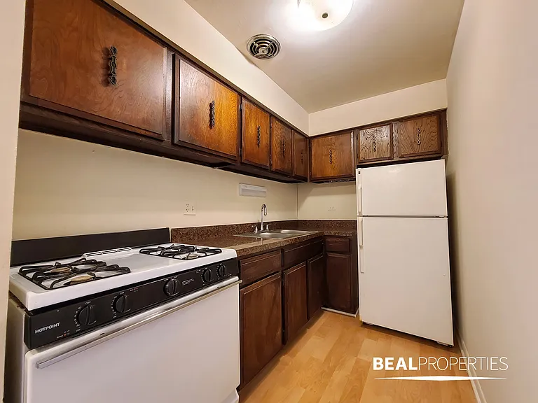 445 W Barry — Photo 106