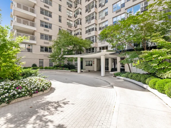 2 5th Avenue image 6 of 11