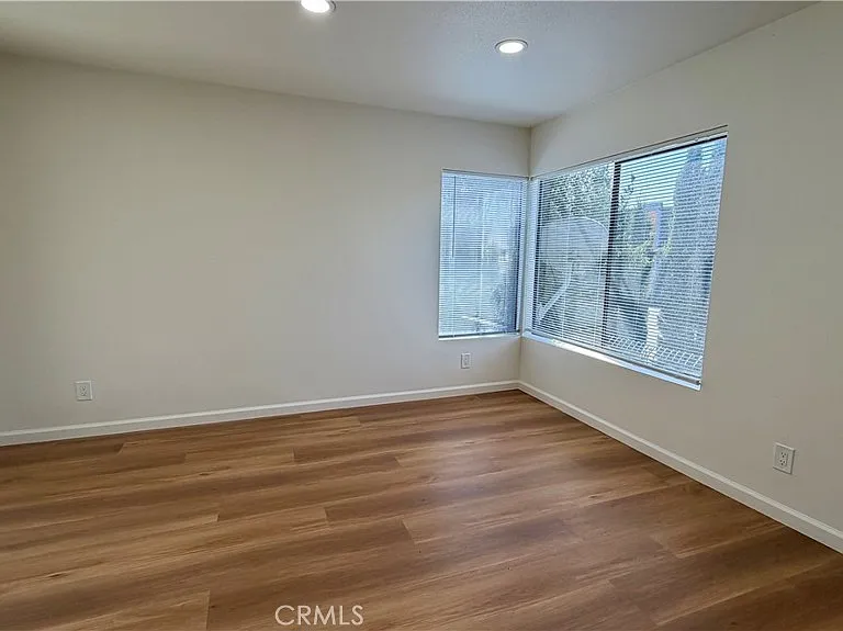 3044 W Cheryllyn Ln — Photo 3