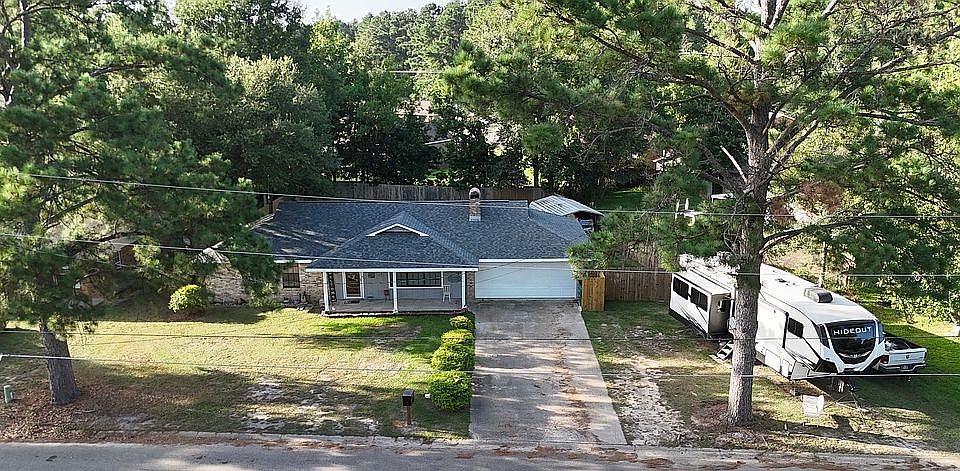 1st image of 2404 Laura Dr