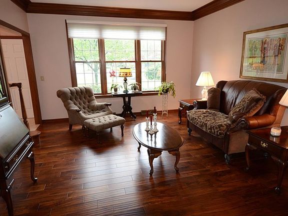 4th image of 8433 Camden Ct