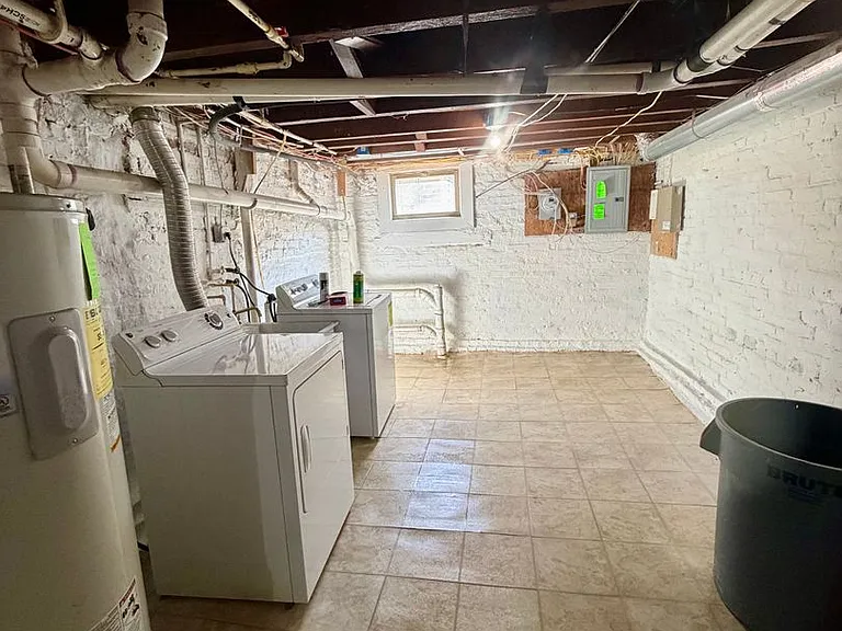 411 E Lorraine Ave — Photo 3