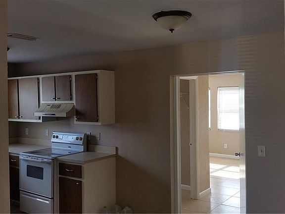 5th image of 4413 SW 8th Pl APT 1