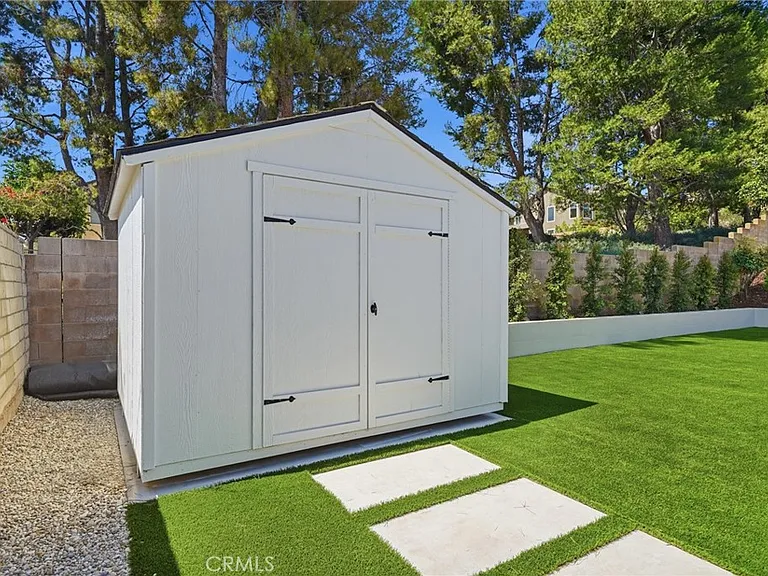 520 W Country Hls — Photo 35