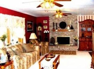 885 Dona Vista Dr, Waukesha, WI 53186
