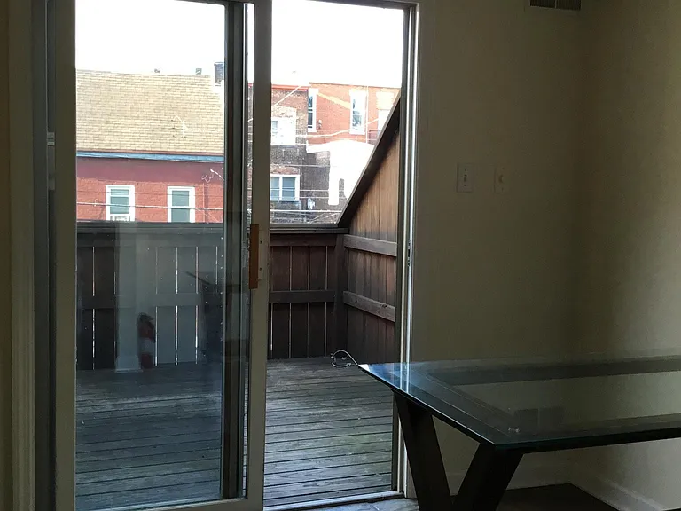 2213 Sarah St #2 — Photo 4