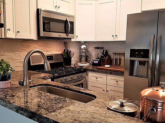 2nd image of 24155 Del Monte Dr Unit 365