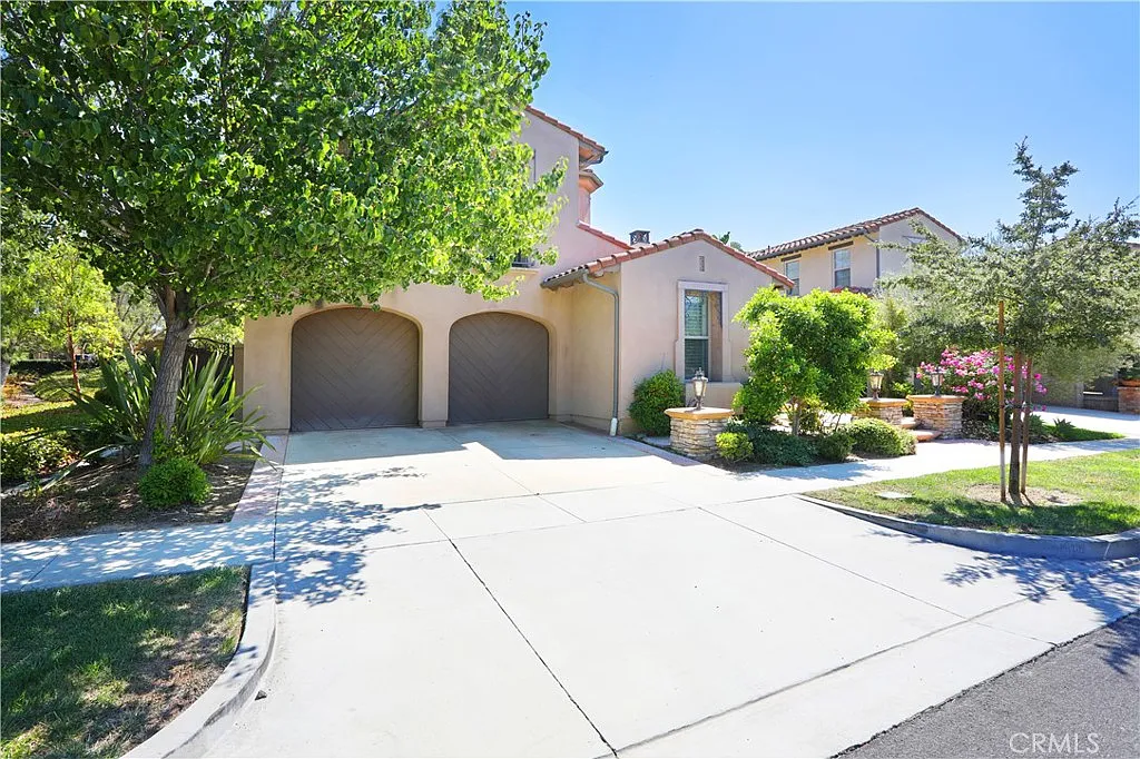 4 bed, 2933 sqft, $6,750 — Photo 2