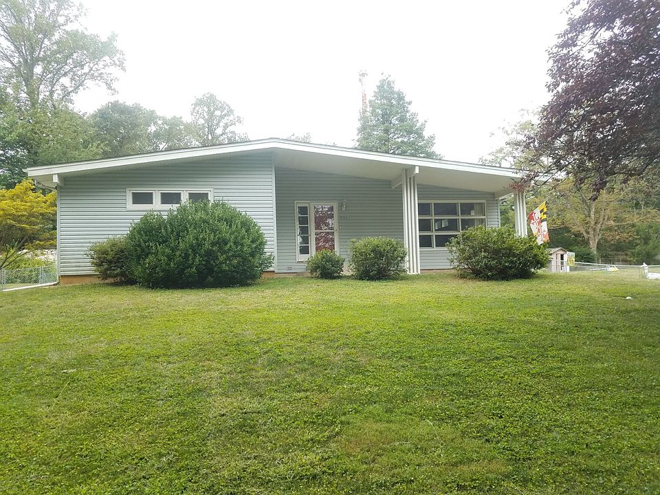 1st image of 951 School Ln