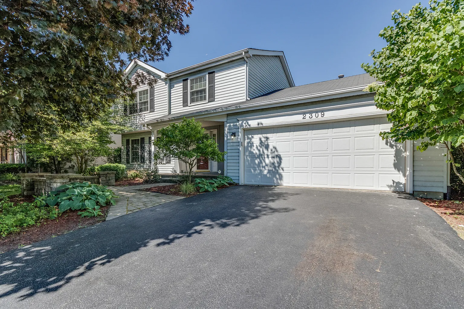 2309 Newport Dr photo 1
