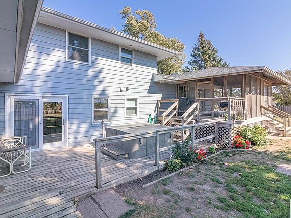 3rd image of 1584 275th St