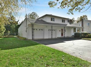 685 Plainview Rd, Bethpage, NY 11714