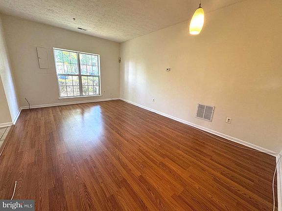 5th image of 16501 Elmcrest Ter