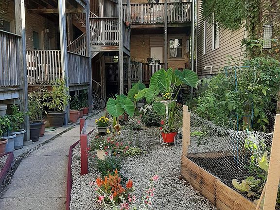 3rd image of 6932 N Lakewood Ave APT 2