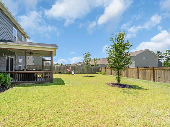 3rd image of 45 Ridge Circle Dr