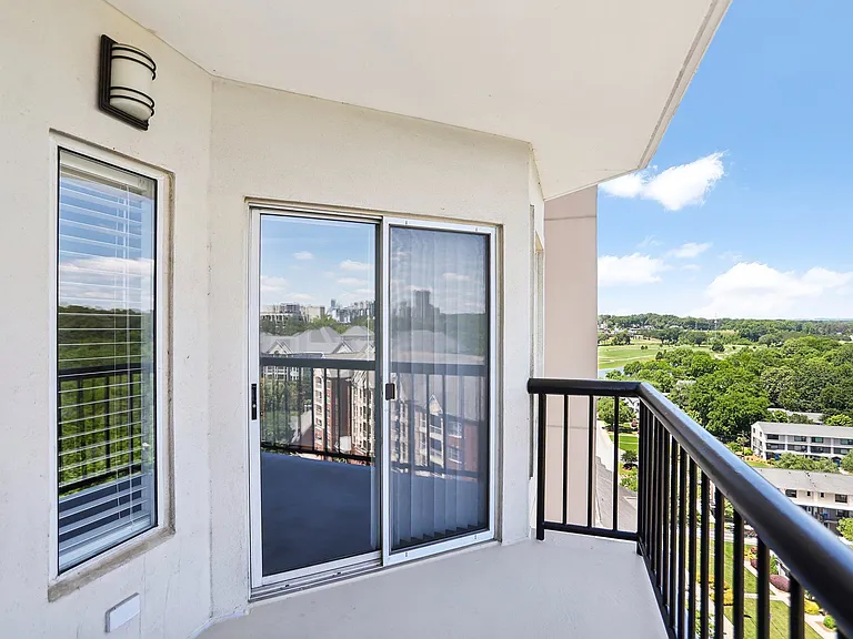 Wesley Townsend Apartments at Buckhead — Photo 19