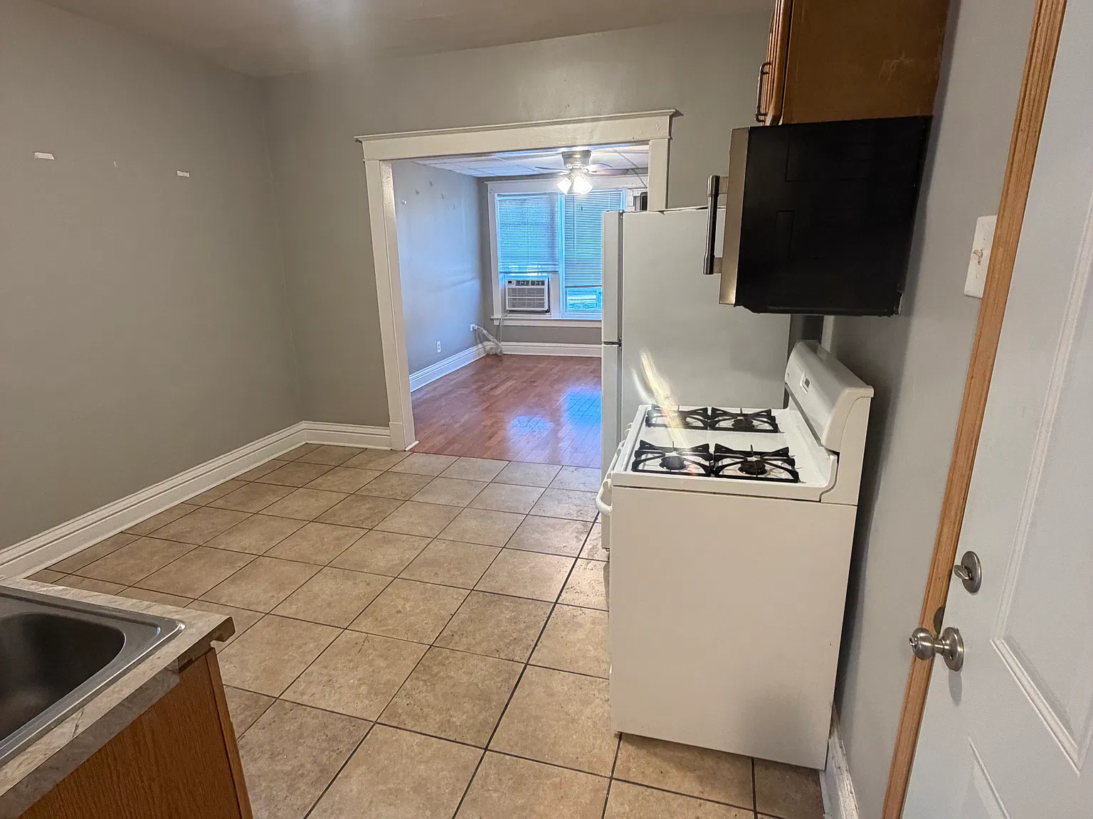 600 Moen Ave — Photo 3