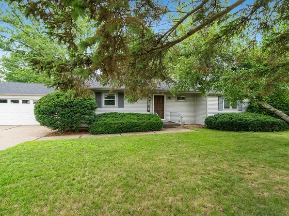 8038 Ravere St, Machesney Park, IL 61115