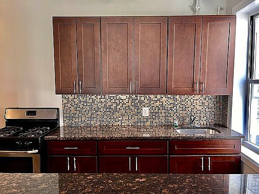 5th image of 184 Nagle Ave APT 4B