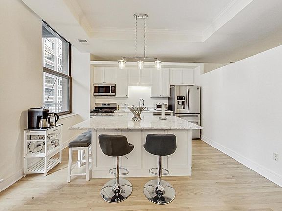 3rd image of 212 W Washington St APT 1202