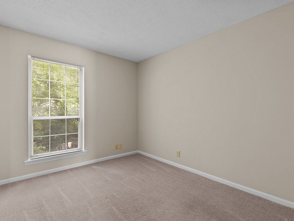 Bedroom - actually has no carpeting but rather snap plank flooring