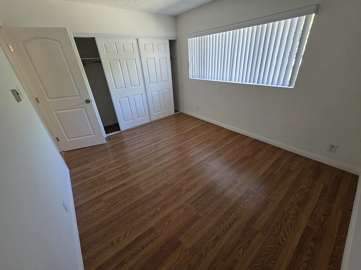 Building Photo - 2124 S Alma St #3